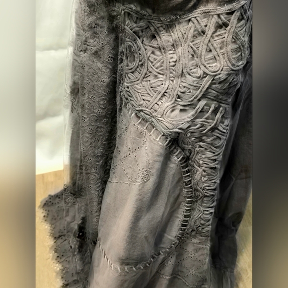 Elegant Gray Lace Skirt - Picture 5 of 5